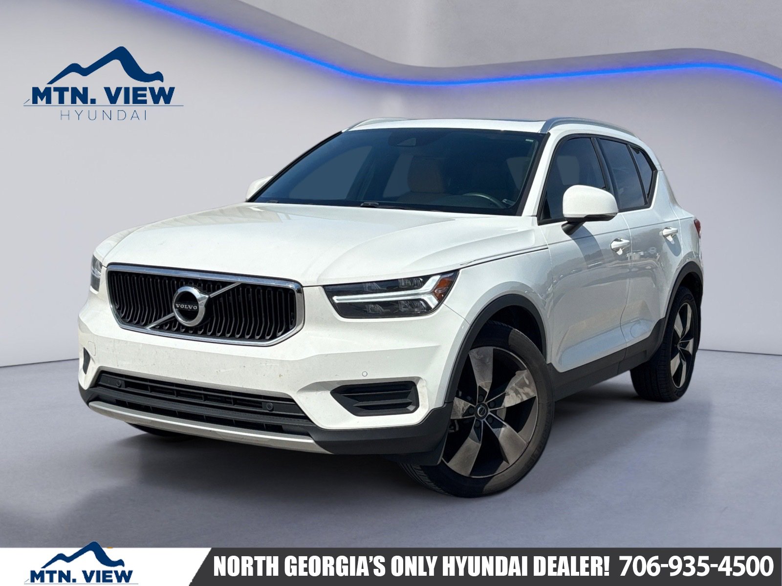 Used 2020 Volvo XC40 T5 Momentum w/ Protection Package Premier image 1