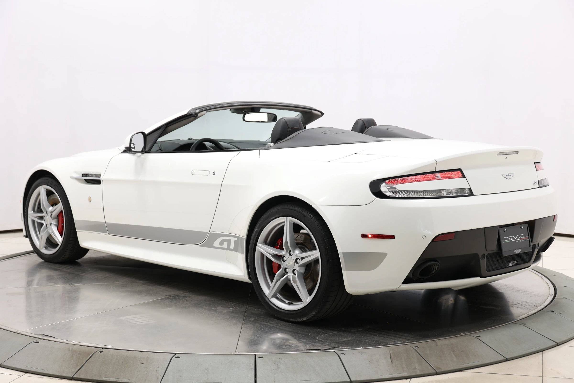Used 2016 Aston Martin V8 Vantage GT RWD image 45