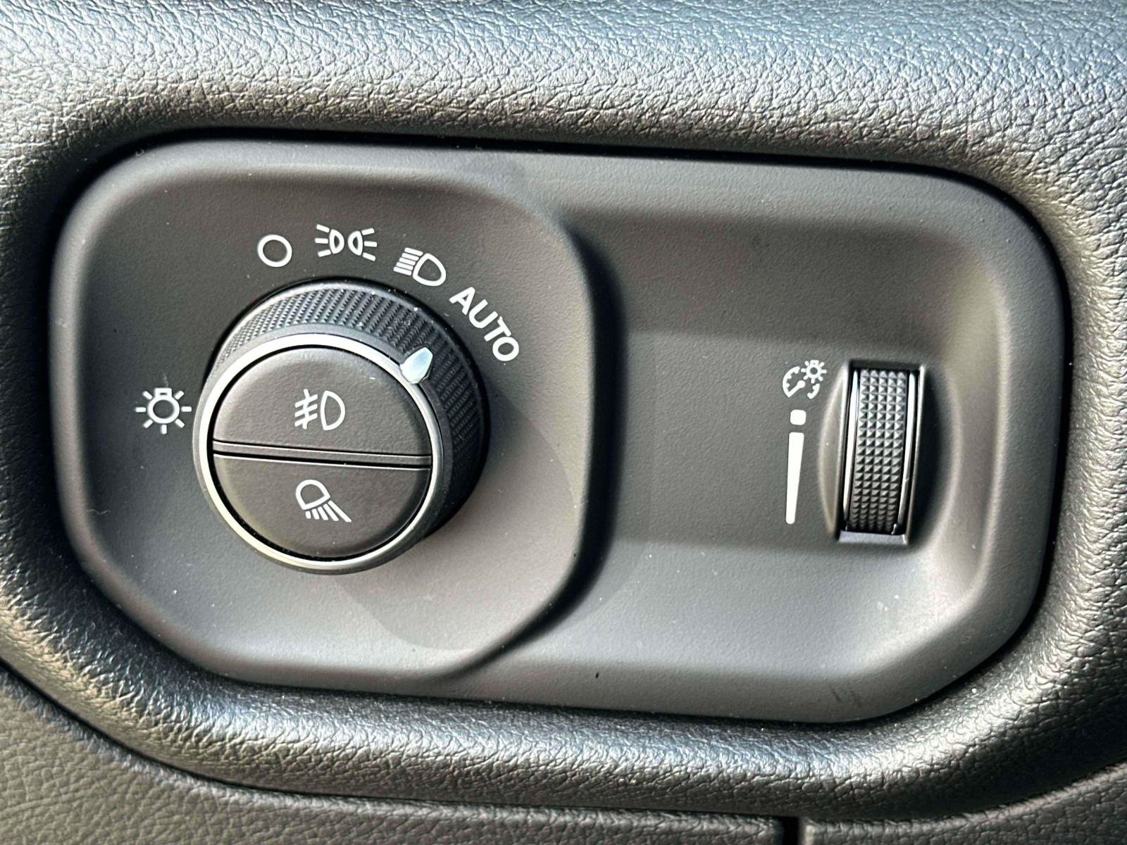 Used 2026 RAM 1500 Express AWD/4WD image 18