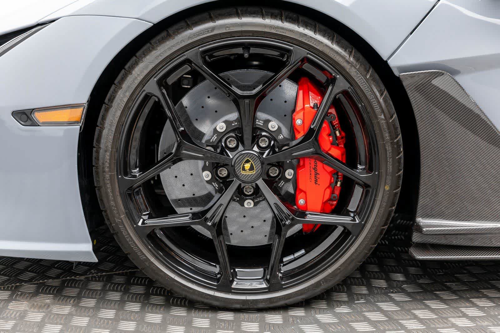 Used 2024 Lamborghini Revuelto AWD/4WD image 8