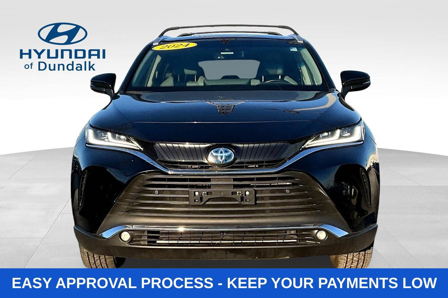 Used 2024 Toyota Venza XLE image 2