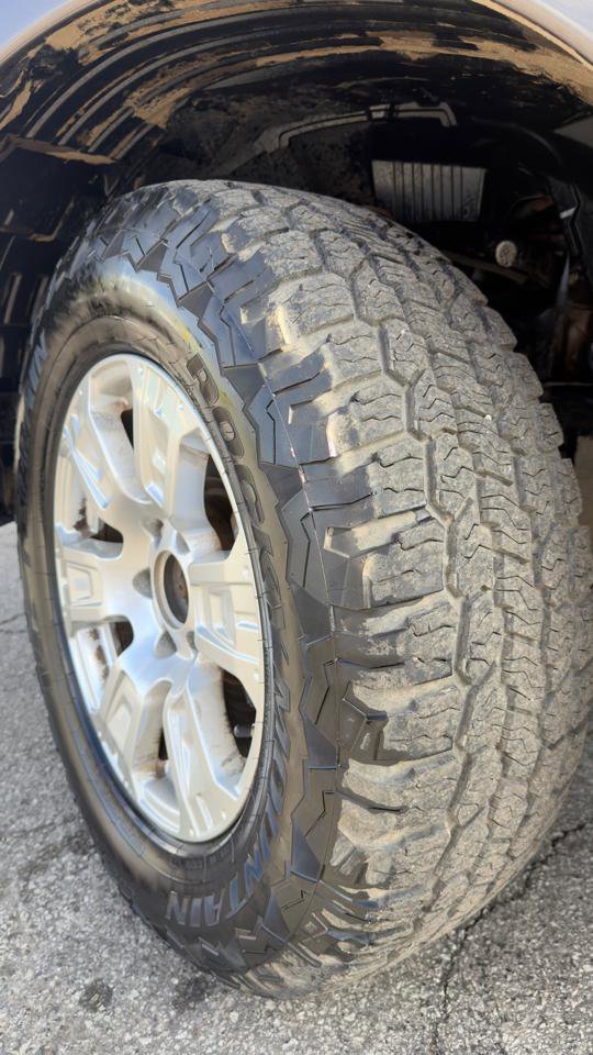 Used 2018 Nissan Titan SV AWD/4WD image 3
