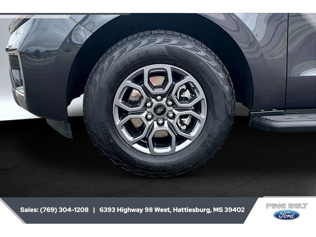 Used 2025 Ford Expedition Active RWD image 7