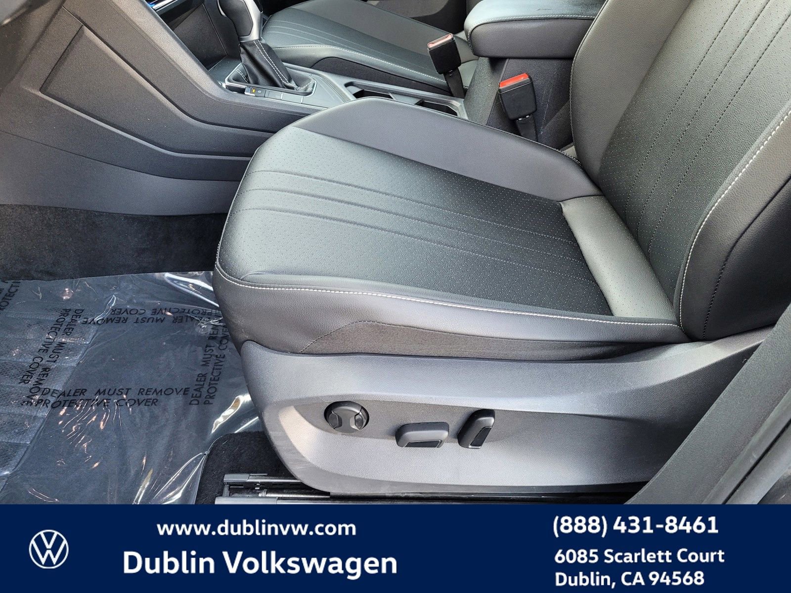 Used 2023 Volkswagen Tiguan SE R-Line image 24