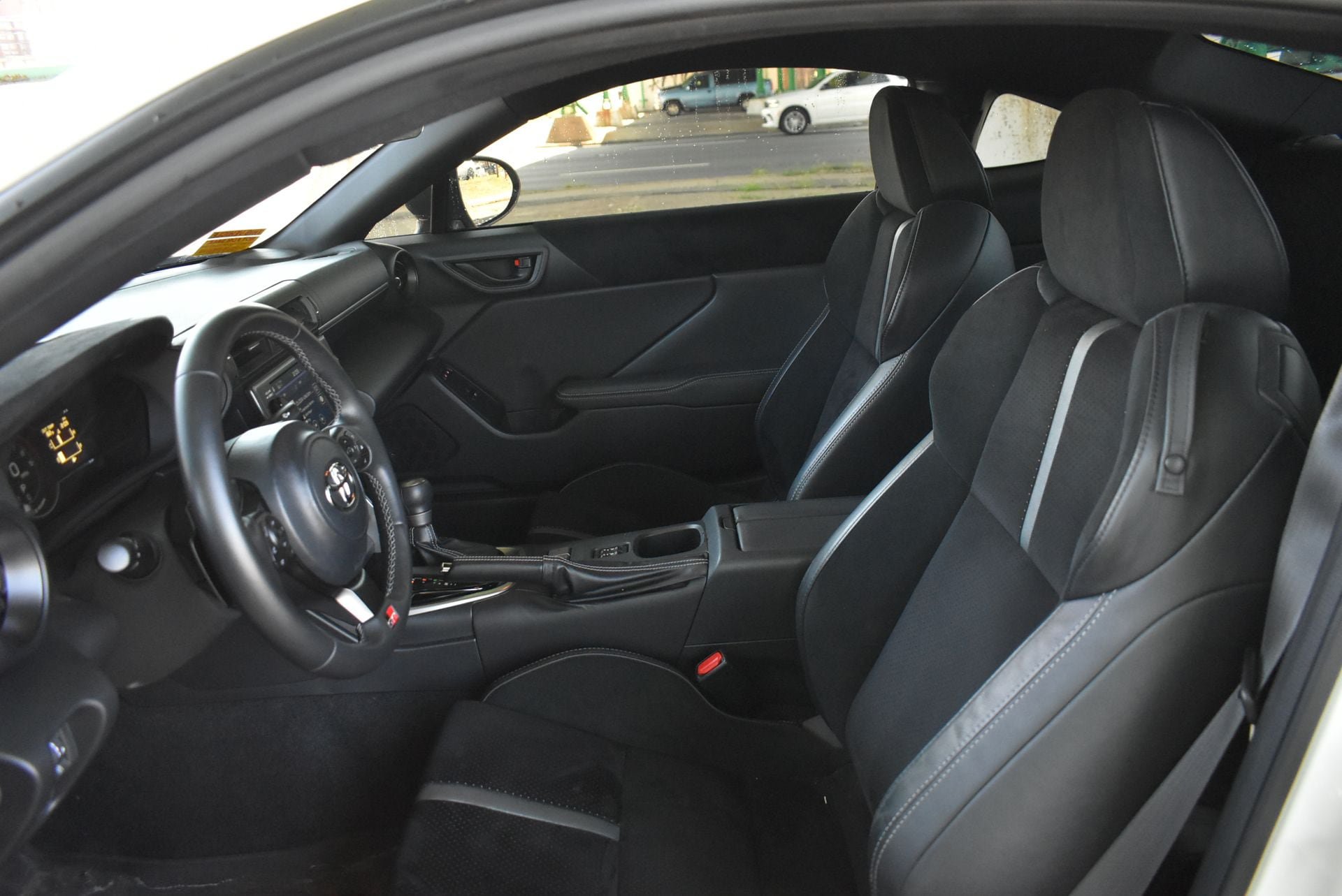Used 2025 Toyota GR86 Premium w/ Performance Package RWD image 14
