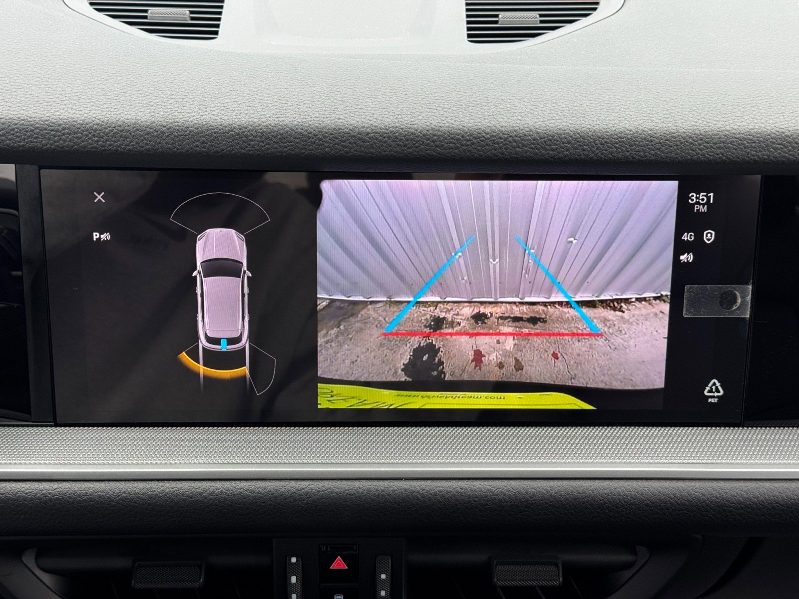 Used 2024 Porsche Cayenne w/ Premium Package image 32