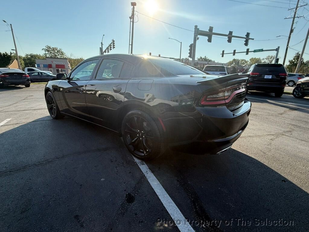 Used 2017 Dodge Charger SE w/ Blacktop Package image 12