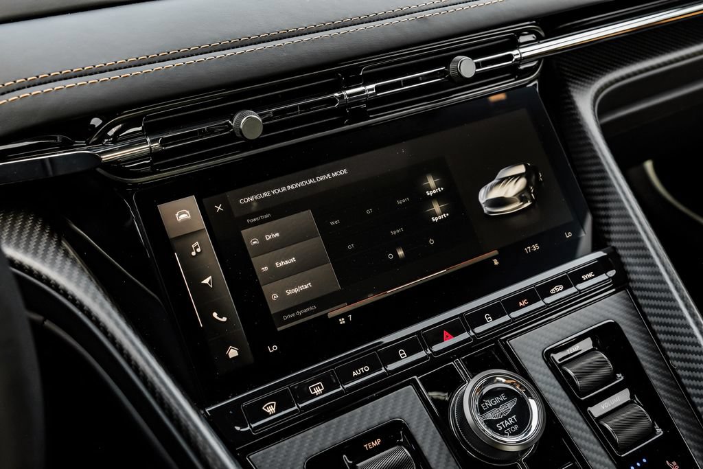 Used 2024 Aston Martin DB12 Coupe RWD image 31