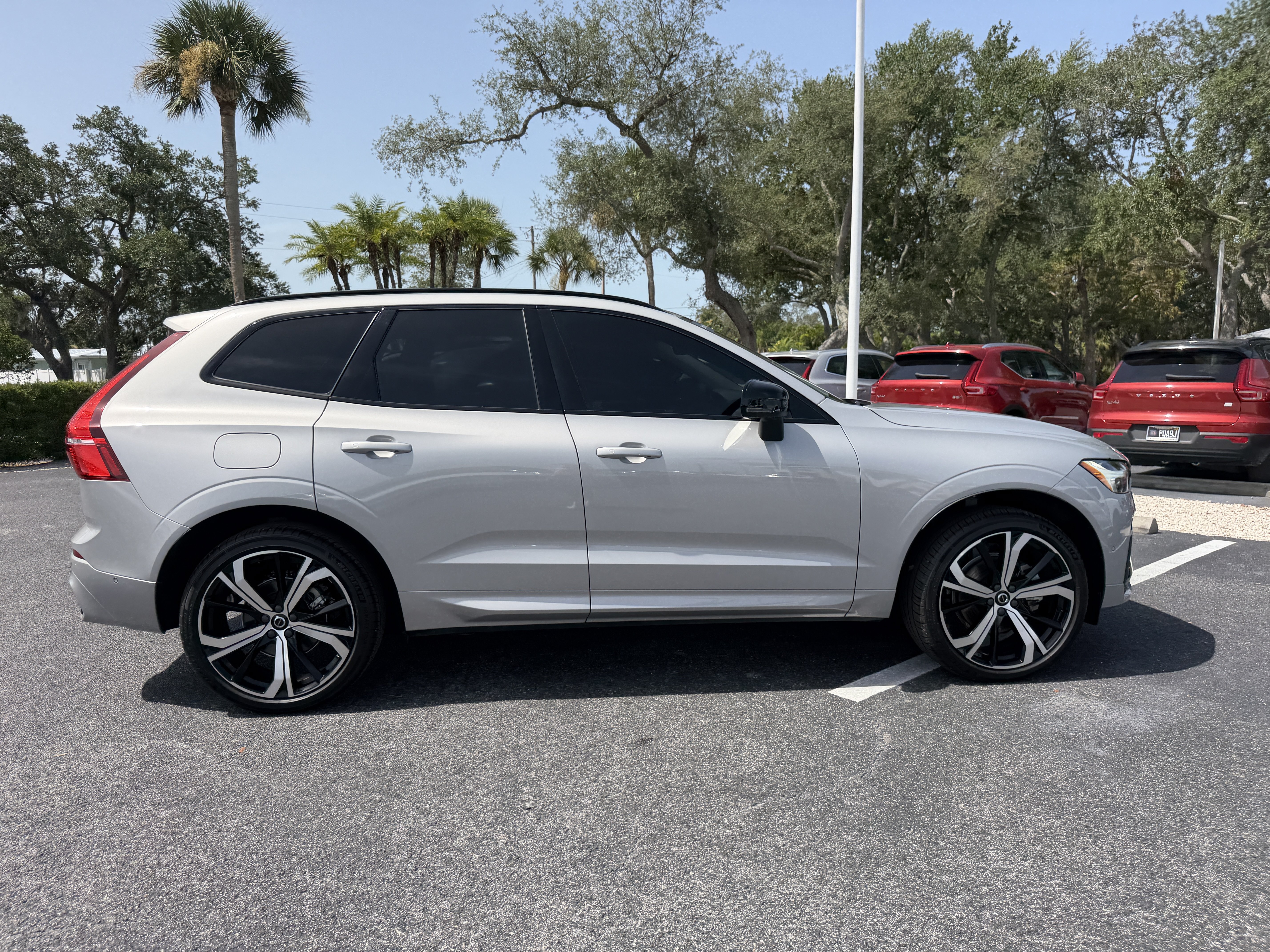 Certified 2023 Volvo XC60 B5 Ultimate w/ Climate Package FWD image 2