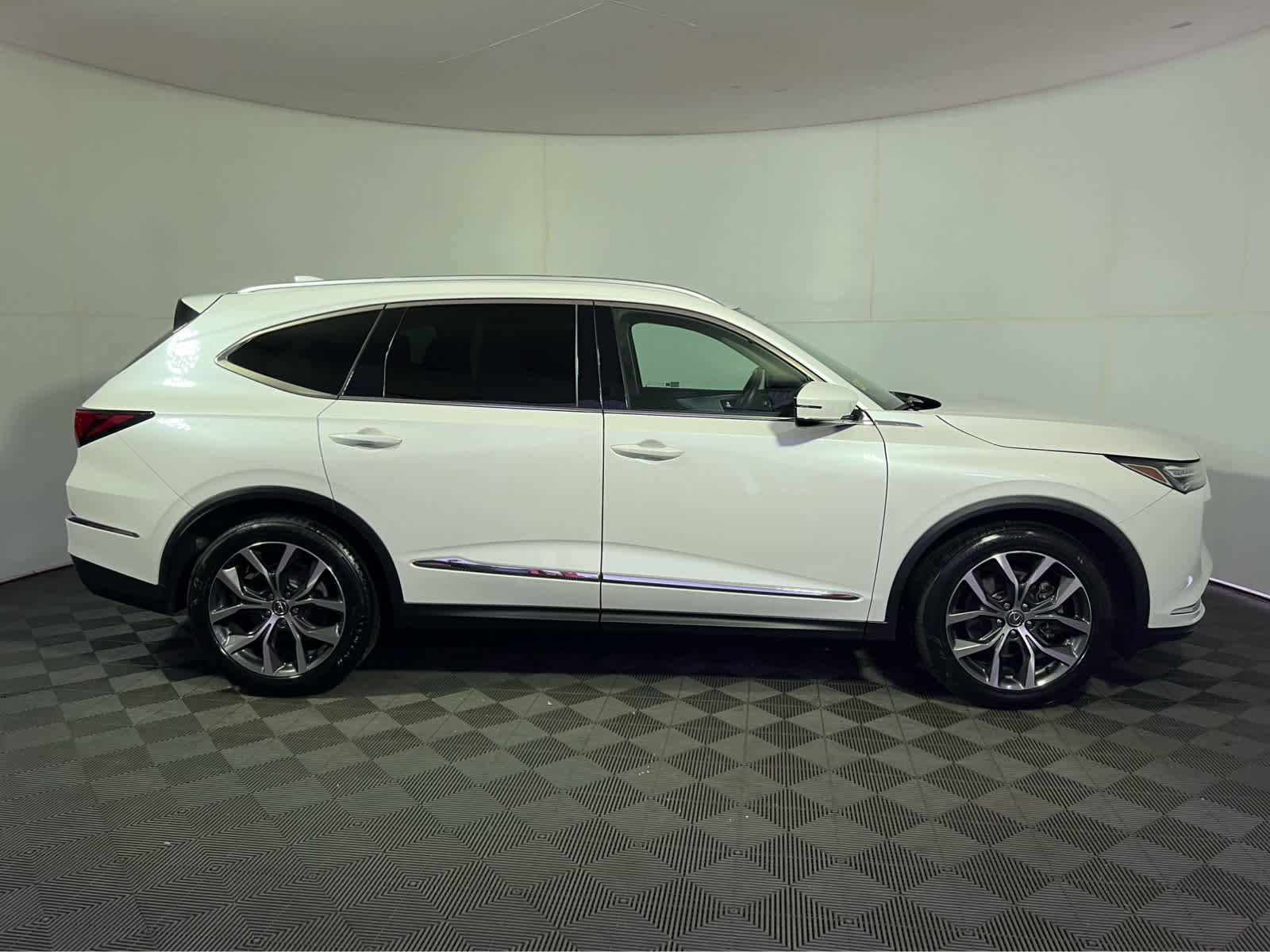 Used 2023 Acura MDX SH-AWD w/ Technology Package image 8