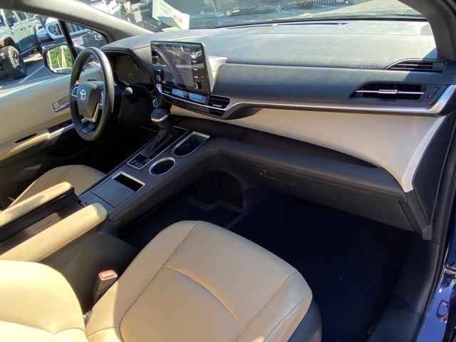 Used 2023 Toyota Sienna XLE FWD image 19