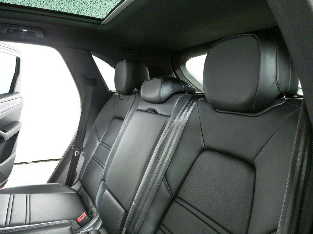 Certified 2022 Porsche Cayenne E-Hybrid AWD/4WD image 21