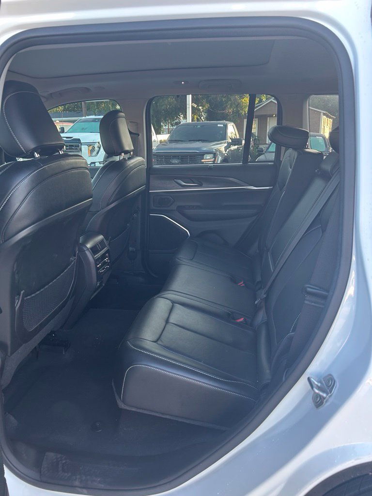 Used 2022 Jeep Grand Cherokee Limited 4xe w/ Luxury Tech Group II AWD/4WD image 14