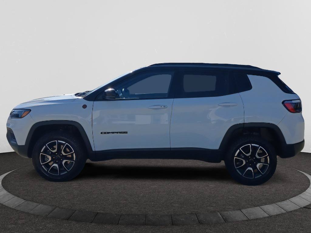 Used 2025 Jeep Compass Trailhawk AWD/4WD image 4