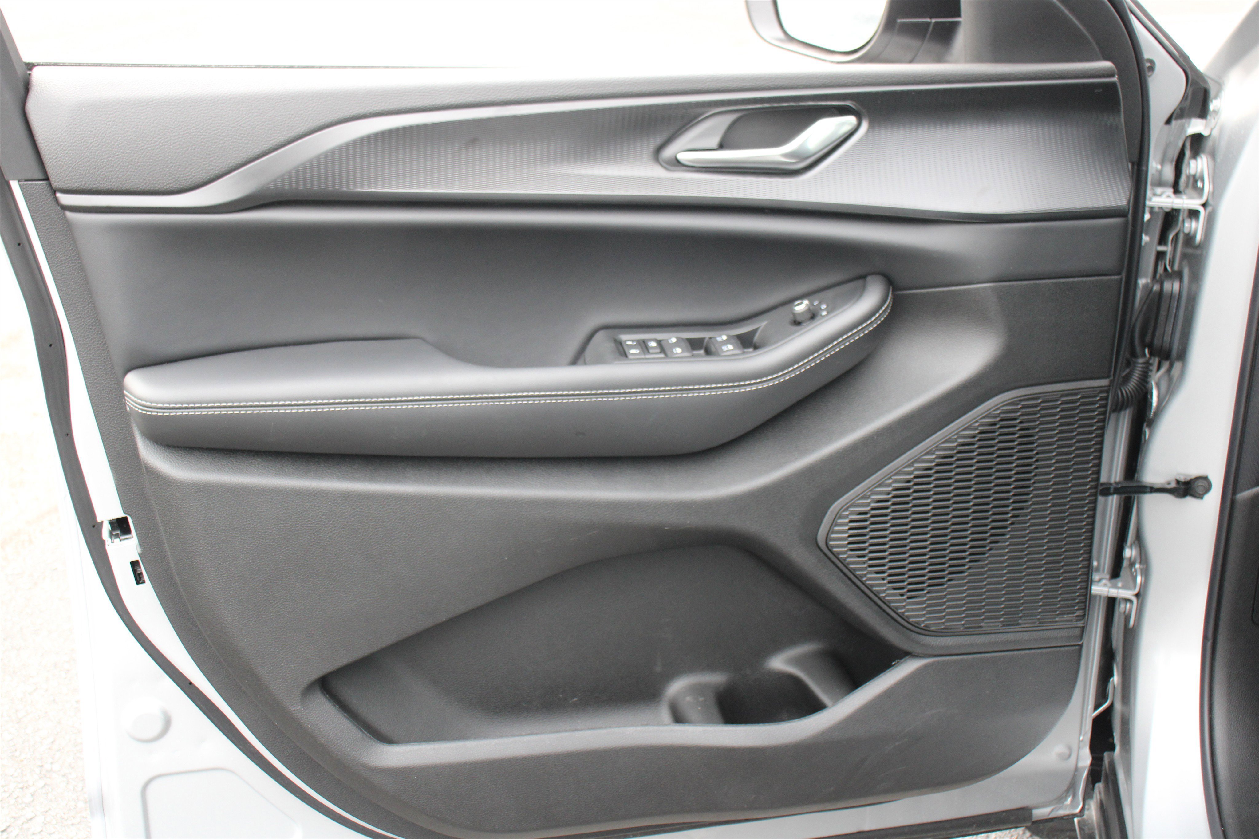 New 2025 Jeep Grand Cherokee Laredo X w/ Luxury Tech Group I image 6