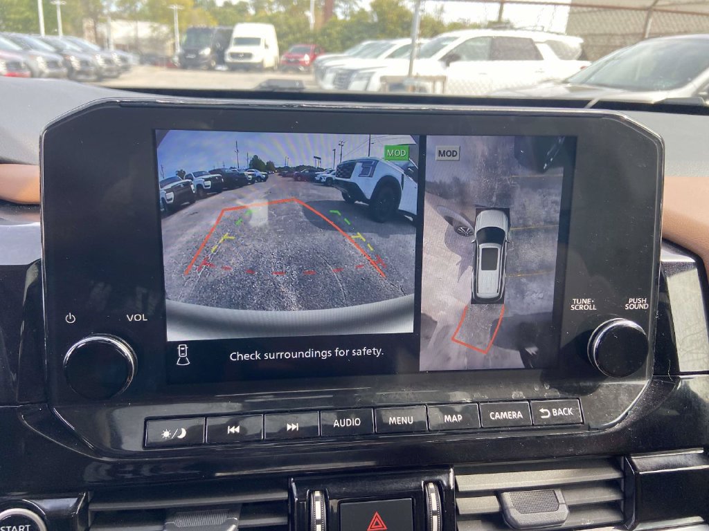 Used 2023 Nissan Pathfinder Platinum AWD/4WD image 17