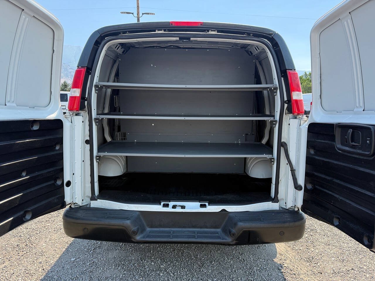Used 2021 Chevrolet Express 2500 RWD image 20