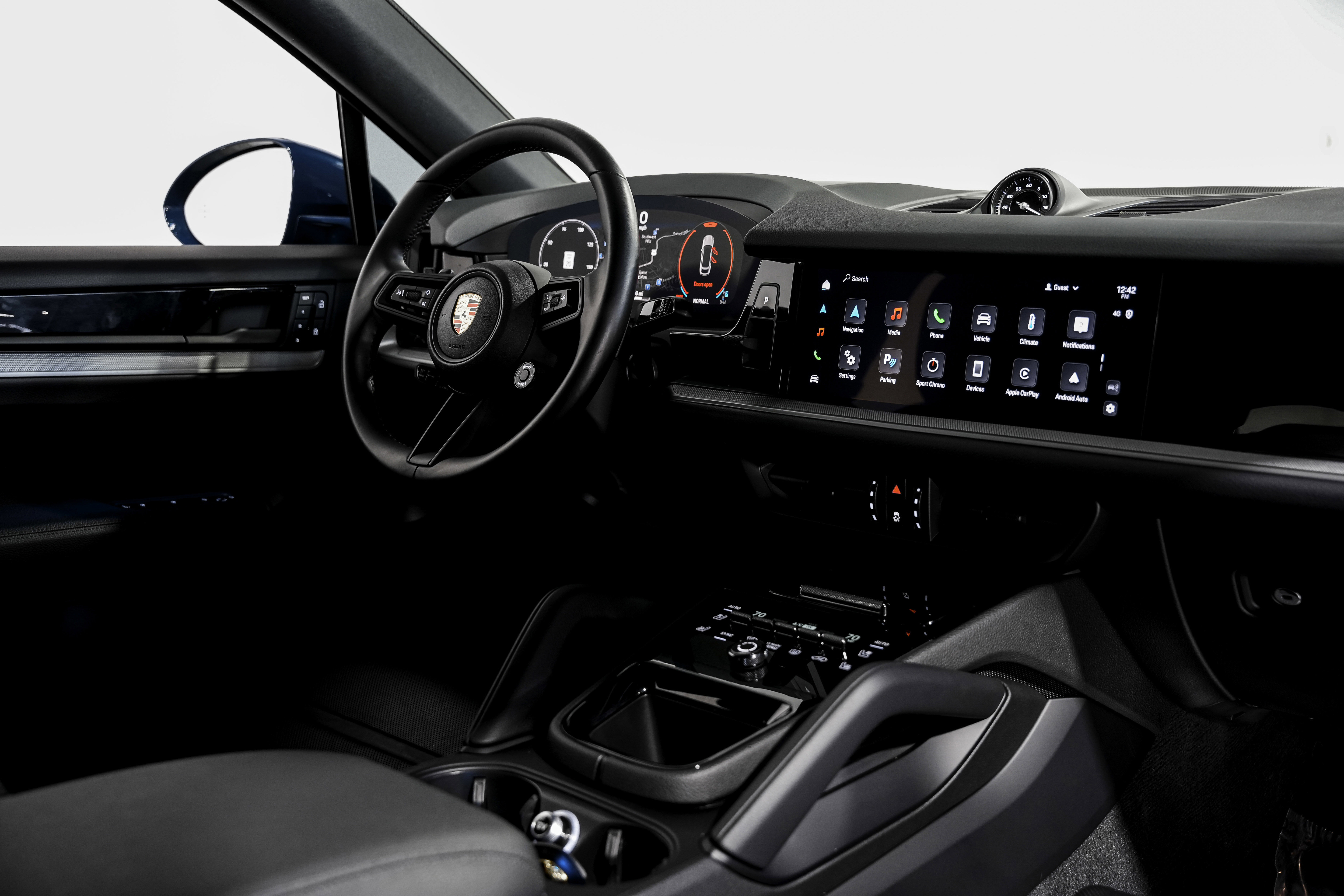 Used 2024 Porsche Cayenne Coupe image 28