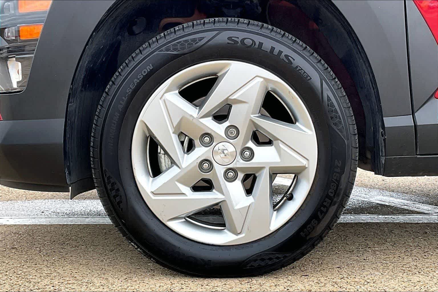 Used 2024 Hyundai Kona SE AWD/4WD image 8