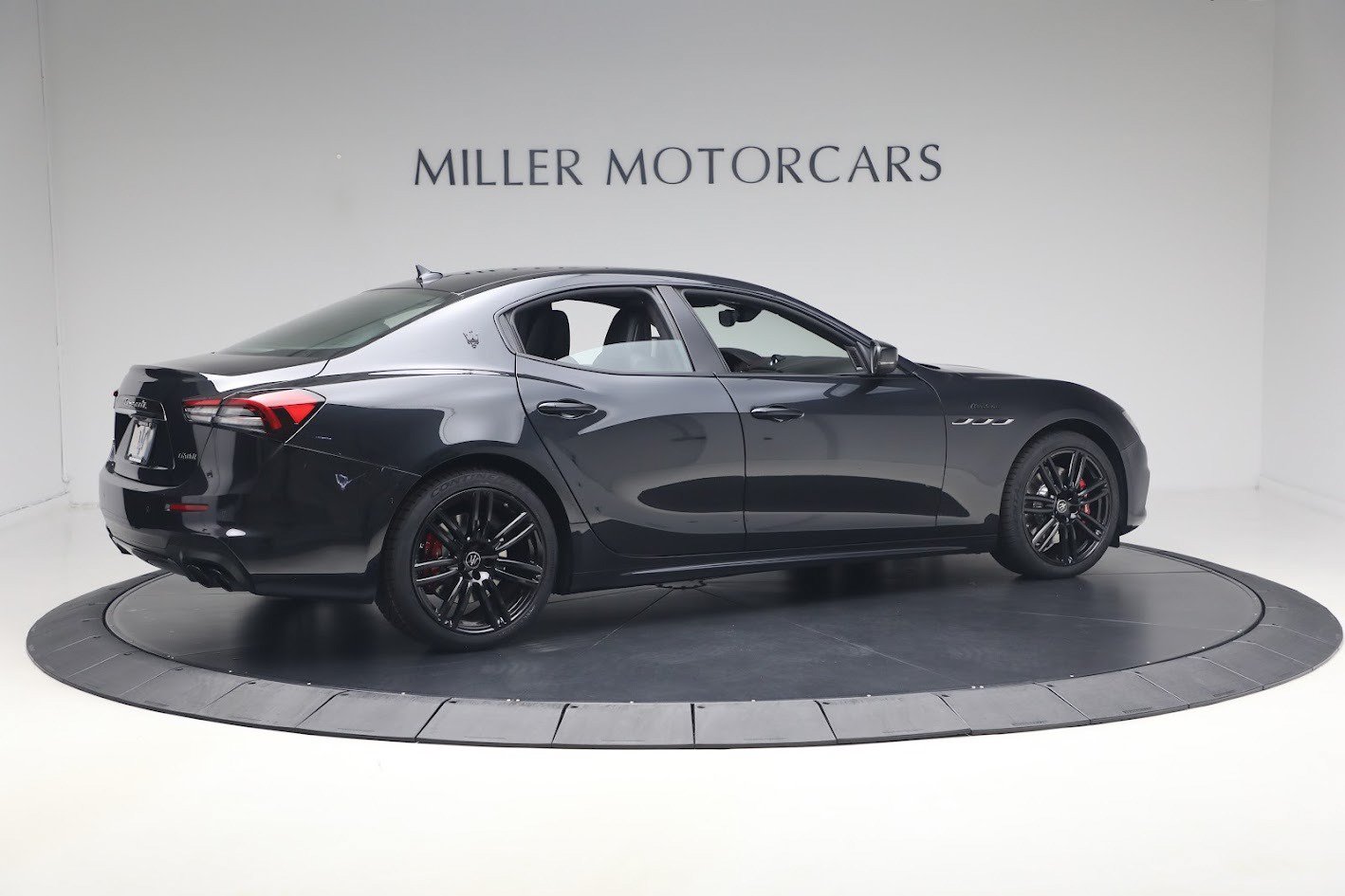 Certified 2023 Maserati Ghibli Modena Q4 AWD/4WD image 8