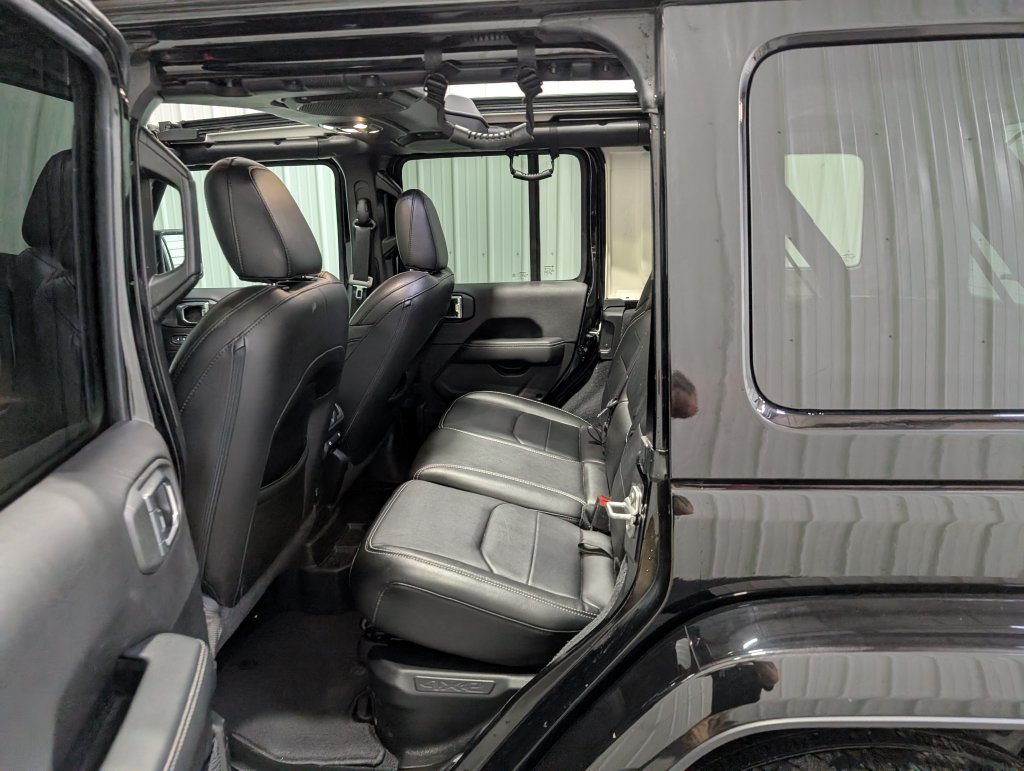 Used 2023 Jeep Wrangler Unlimited Sahara w/ Cold Weather Group AWD/4WD image 10