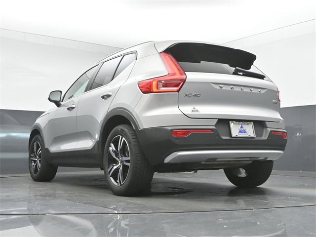 Used 2023 Volvo XC40 B5 Plus image 39