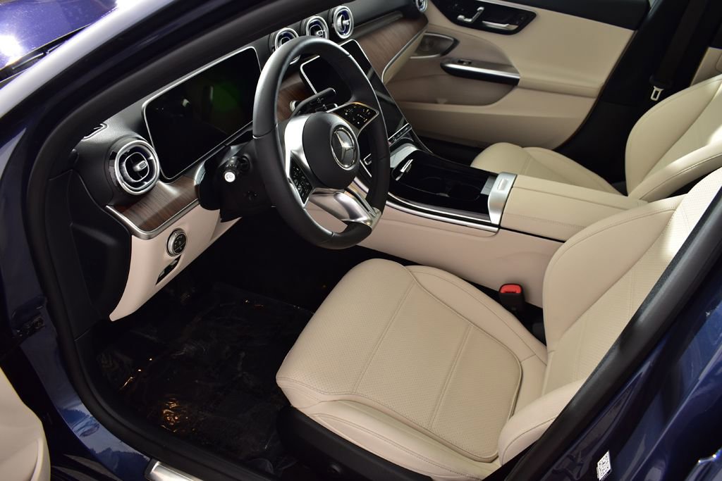 Used 2025 Mercedes-Benz C 300 4MATIC Sedan image 16