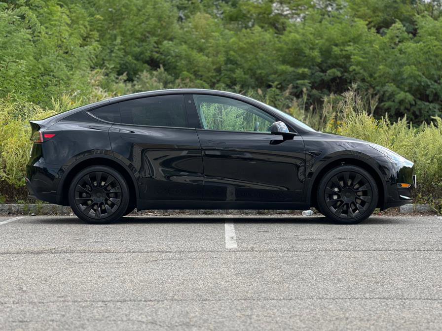 Used 2022 Tesla Model Y Long Range image 10