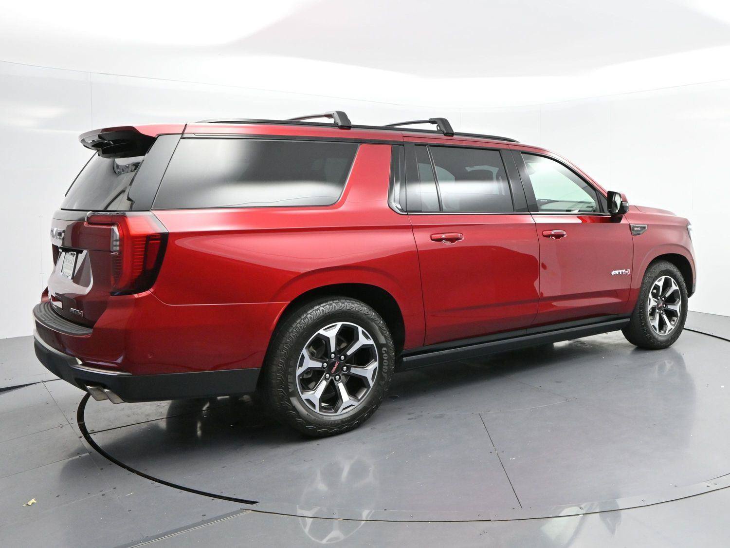 Used 2025 GMC Yukon XL AT4 Ultimate AWD/4WD image 7