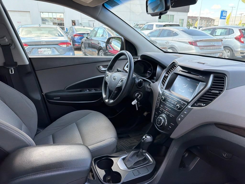 Used 2017 Hyundai Santa Fe SE w/ Cargo Package AWD/4WD image 11