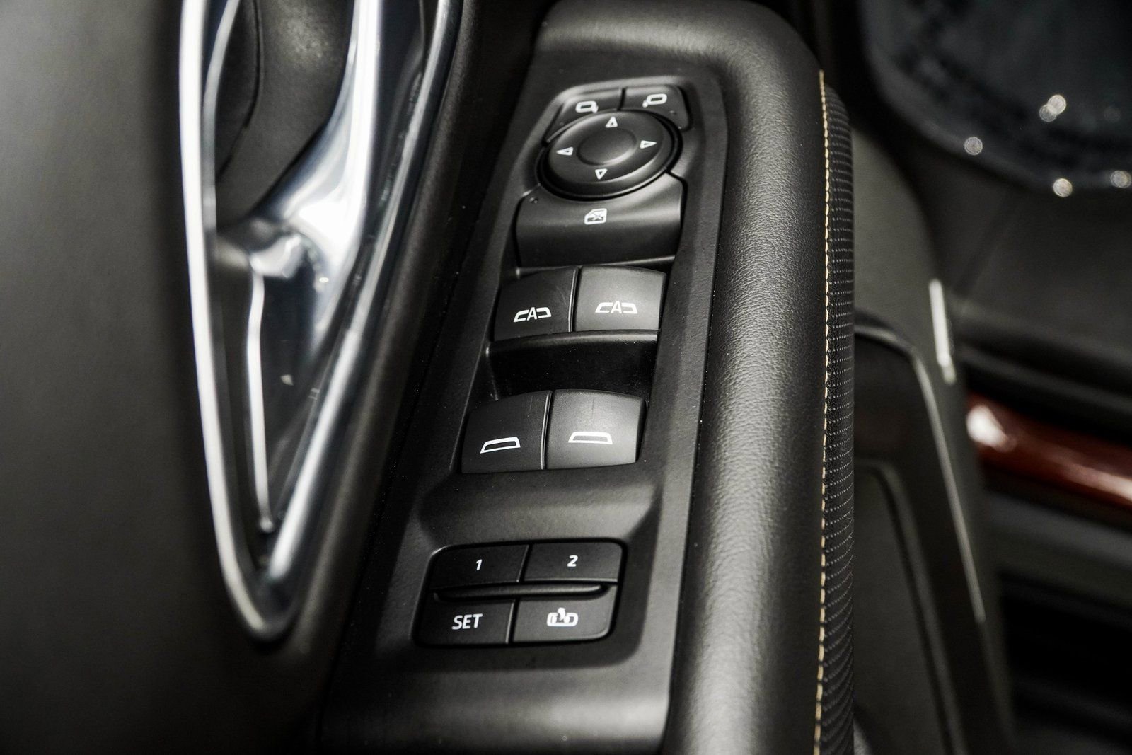 Used 2023 GMC Yukon SLT image 32