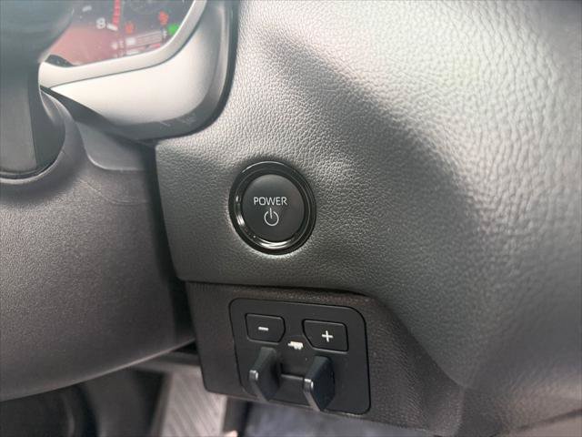 Certified 2025 Toyota Sequoia SR5 AWD/4WD image 19