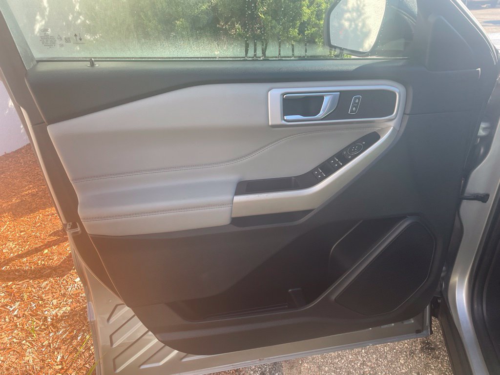Certified 2022 Ford Explorer XLT w/ Equipment Group 202A AWD/4WD image 12