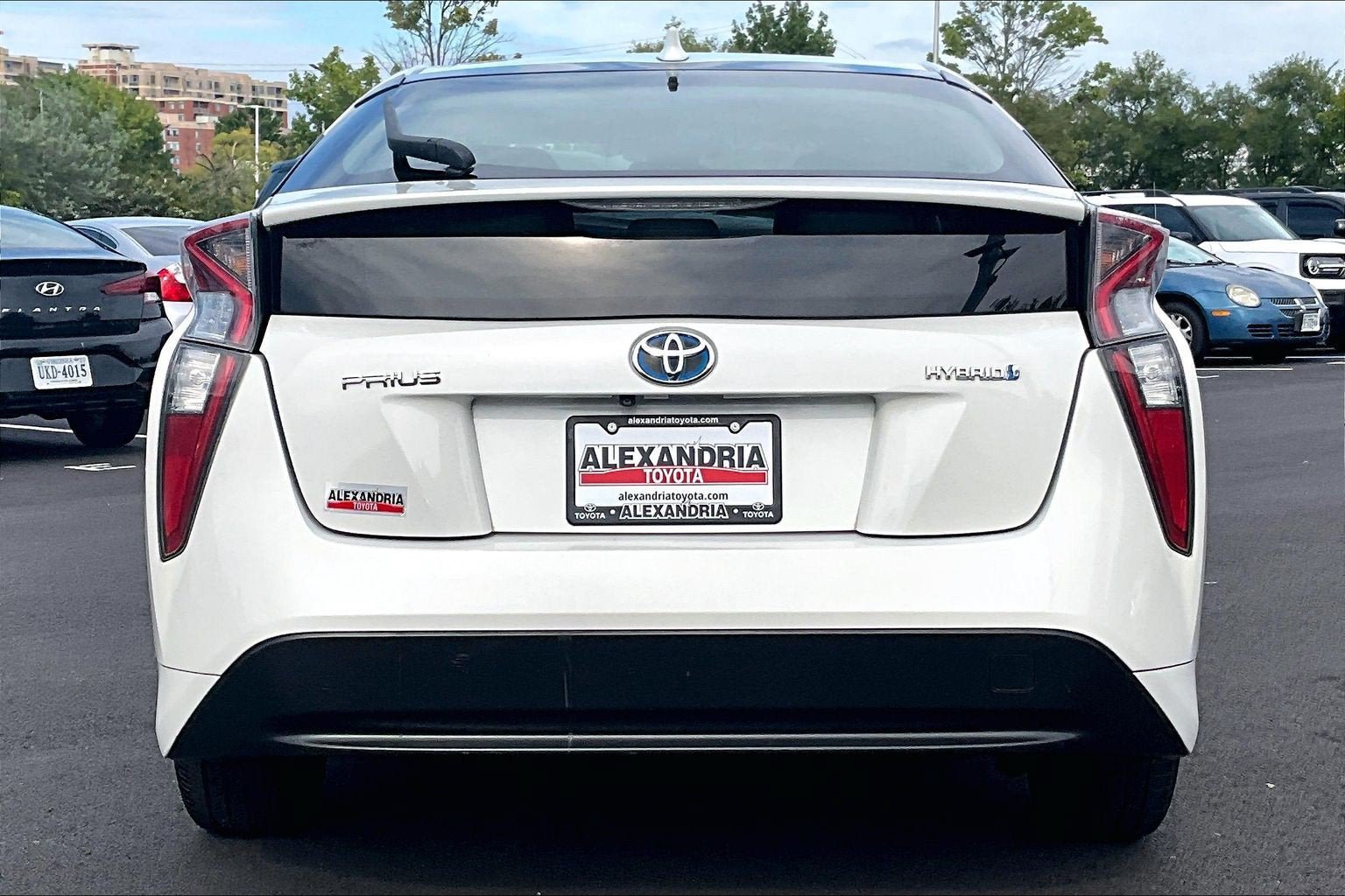 Used 2016 Toyota Prius Three w/ Advanced Technology Package FWD image 4