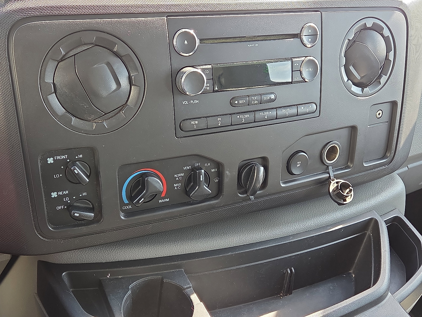 Used 2014 Ford E-350 and Econoline 350 XLT image 17