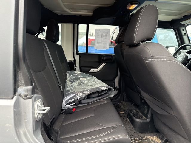 Used 2018 Jeep Wrangler Unlimited Rubicon w/ Connectivity Group image 17