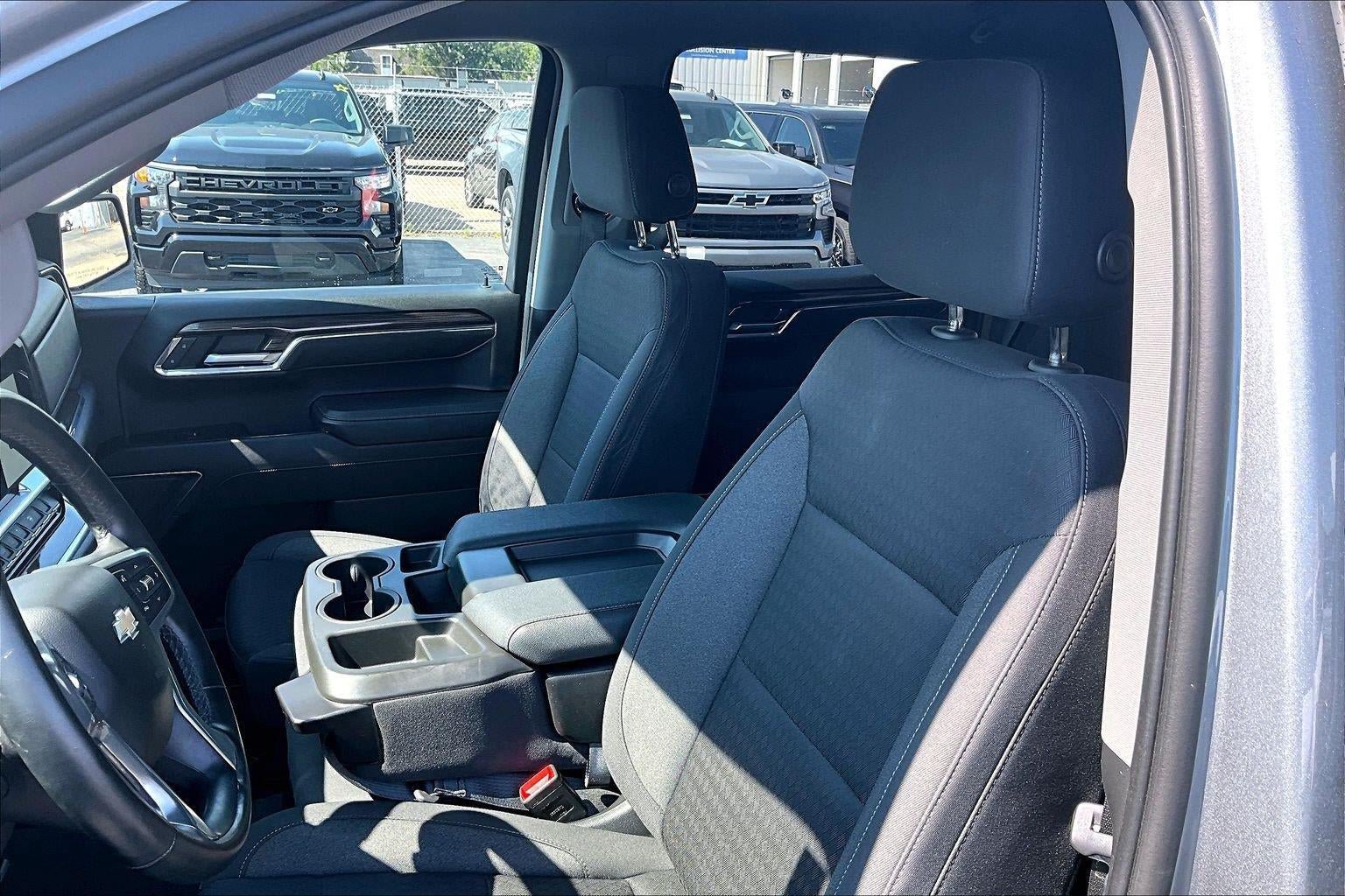 Used 2023 Chevrolet Silverado 1500 LT AWD/4WD image 23