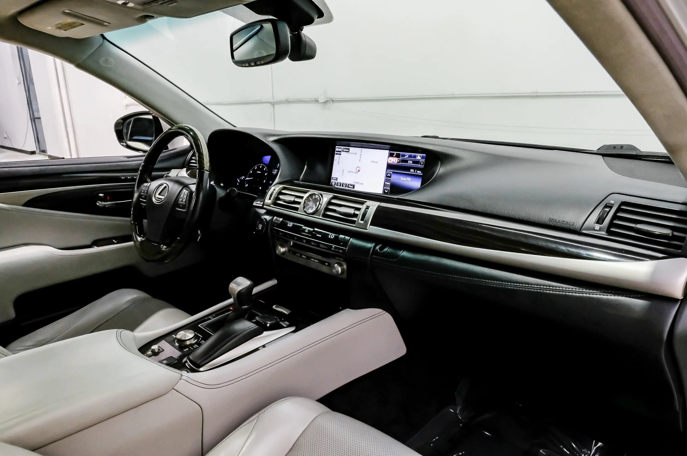 Used 2015 Lexus LS 460 L RWD image 17
