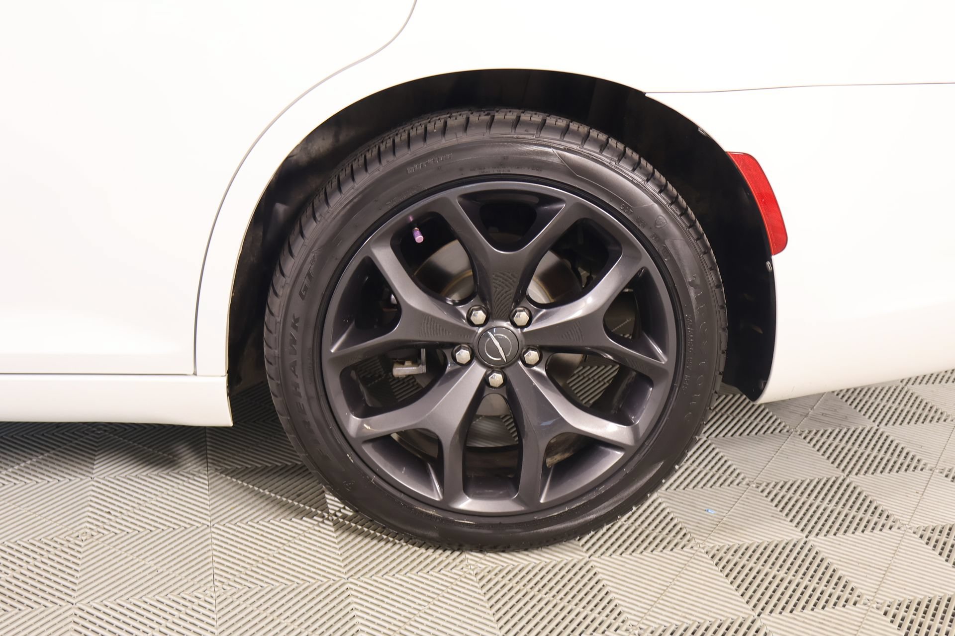 Used 2021 Chrysler 300 Touring w/ Sport Appearance Package RWD image 17