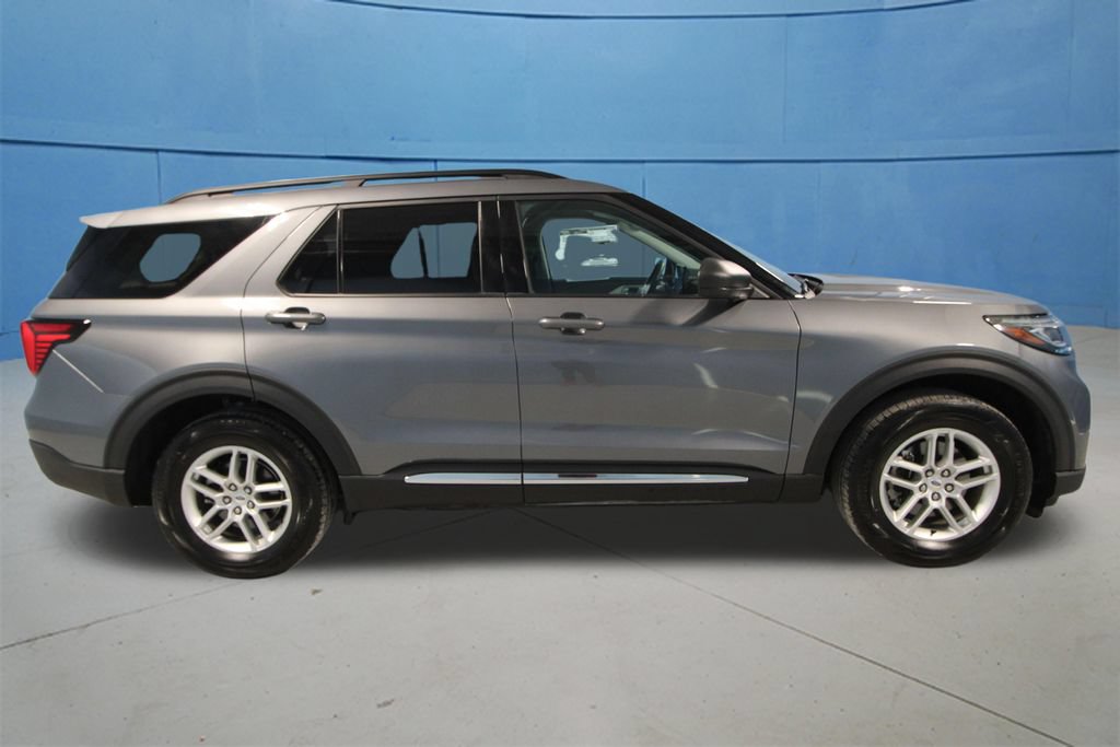 Used 2025 Ford Explorer Active AWD/4WD image 31