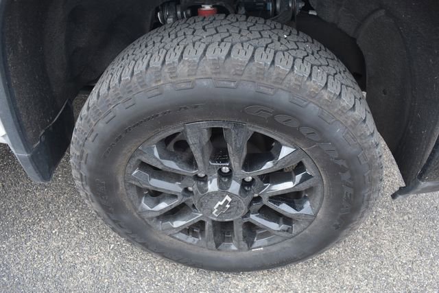 Used 2025 Chevrolet Silverado 2500 Custom w/ Custom Value Package image 12