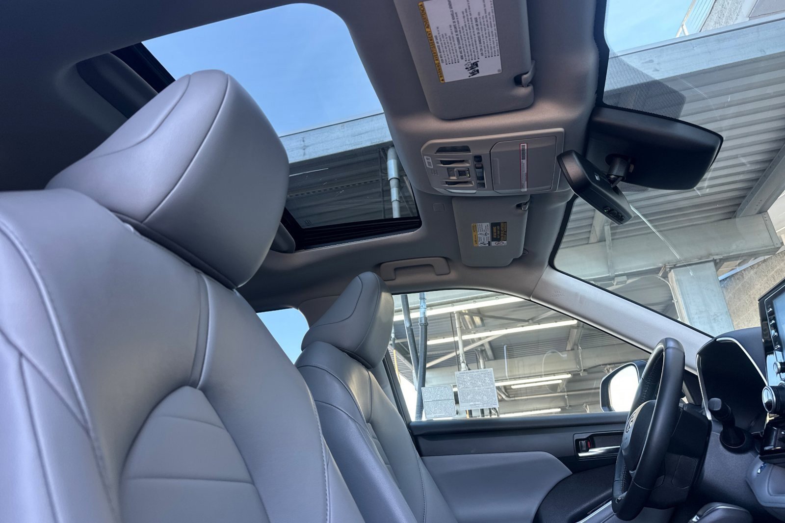 Used 2022 Toyota Highlander XLE image 17