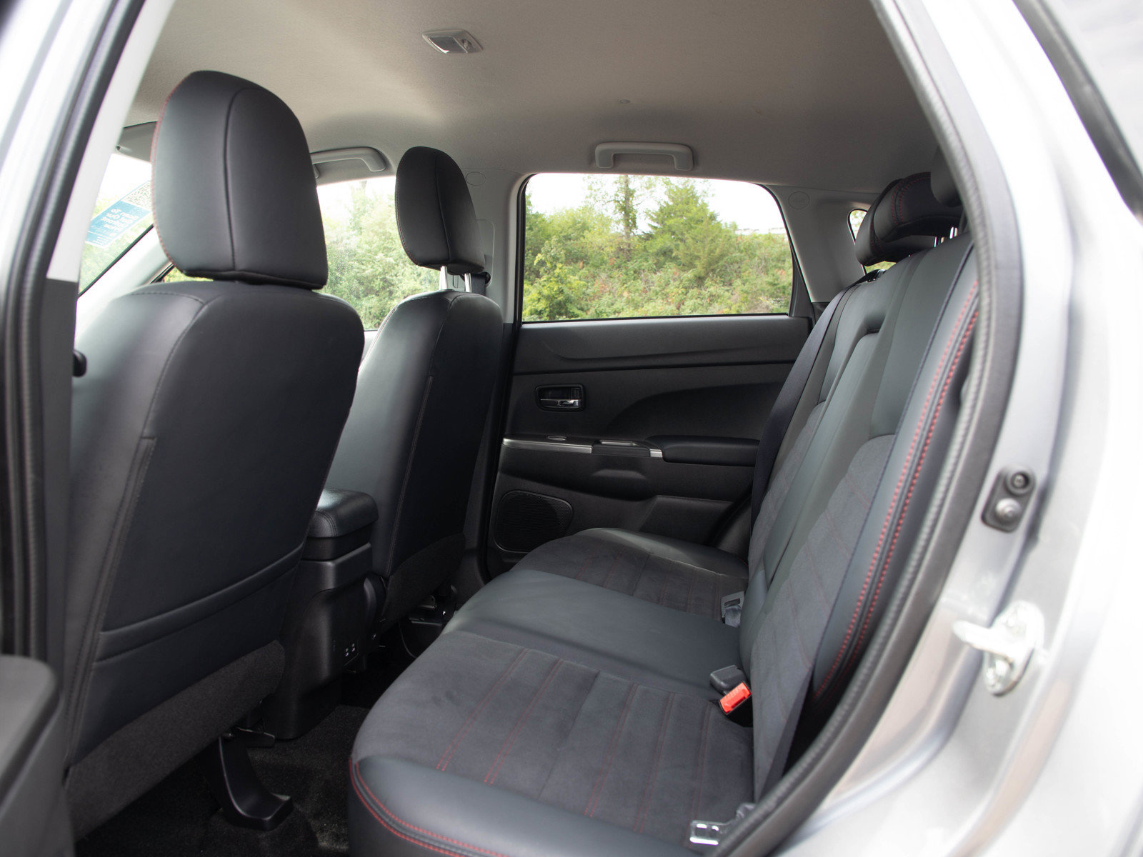 Used 2026 Mitsubishi Outlander Sport SE AWD/4WD image 14