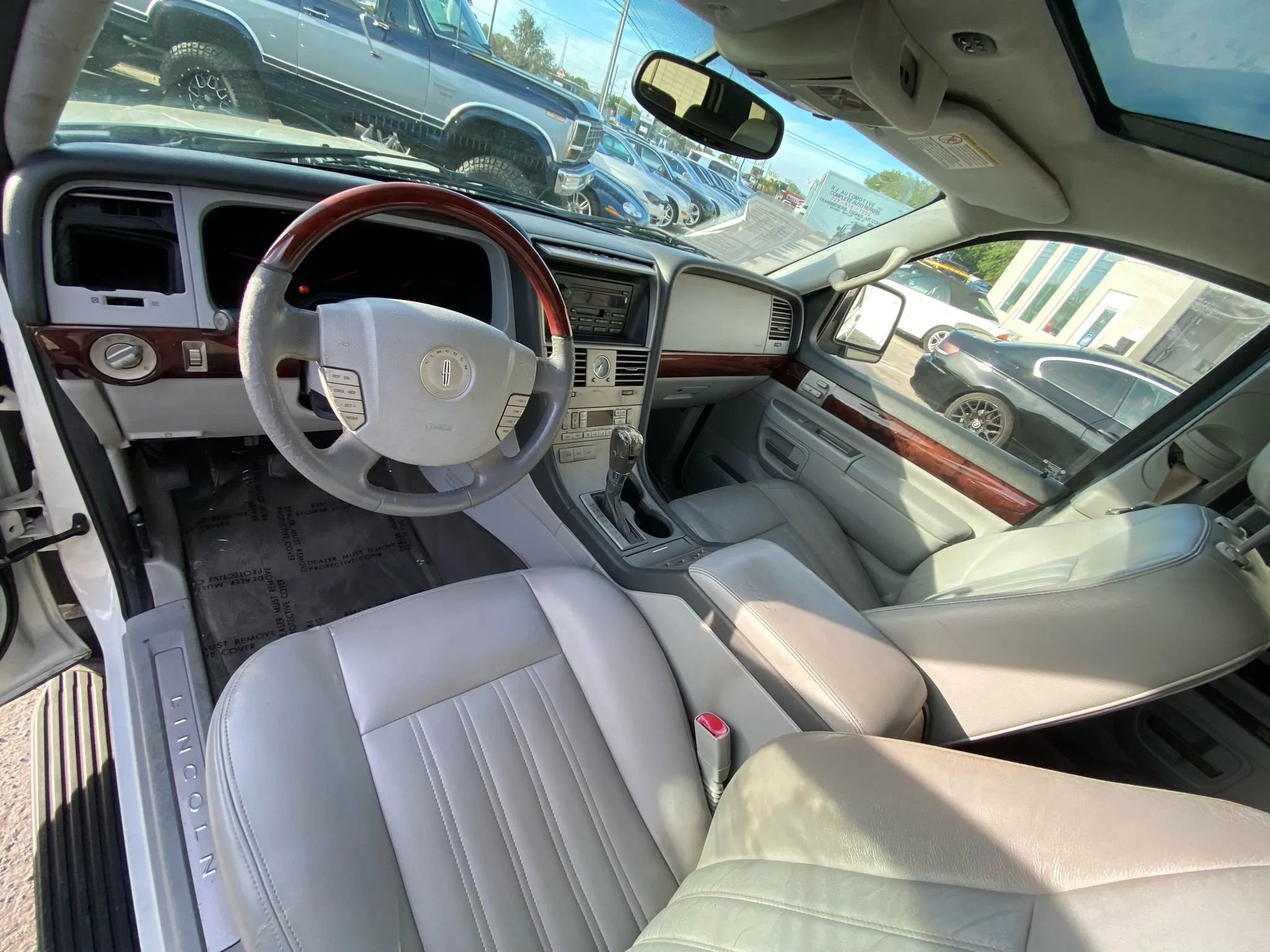 Used 2004 Lincoln Aviator Luxury RWD image 9