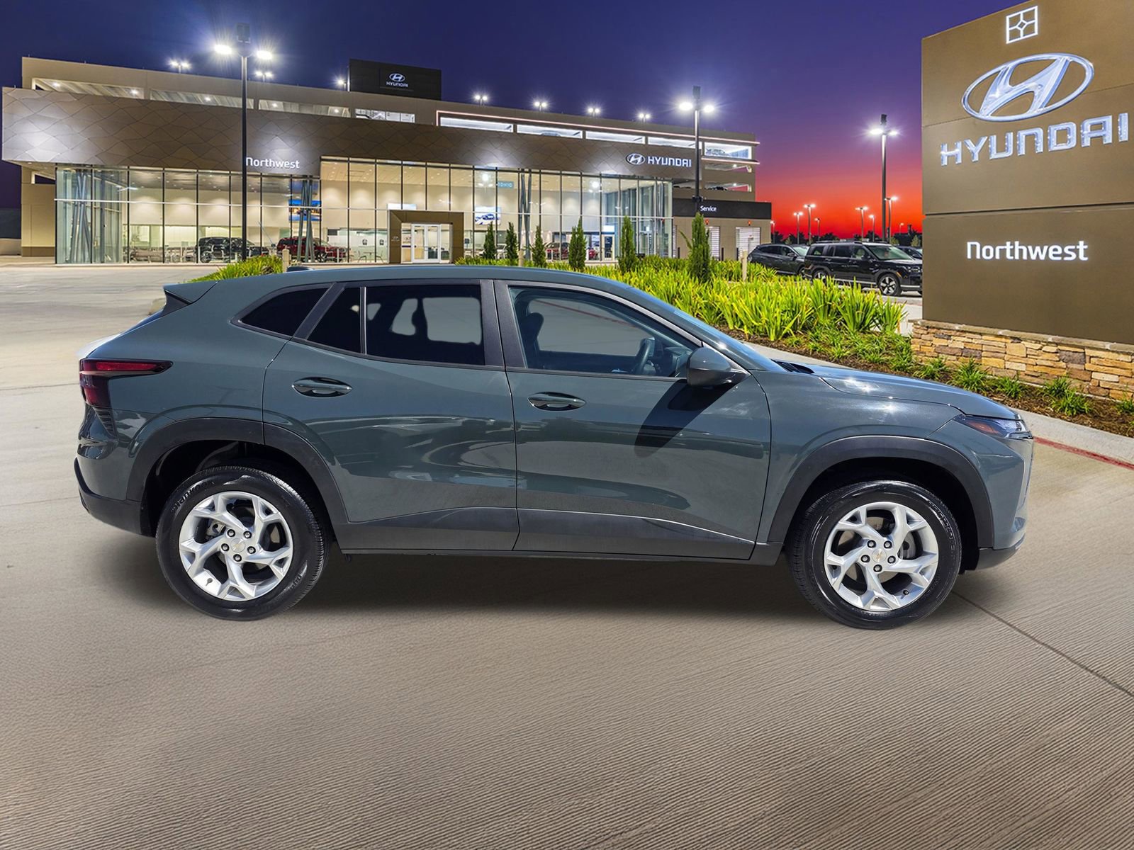 Used 2025 Chevrolet Trax LS w/ LS Convenience Package image 6