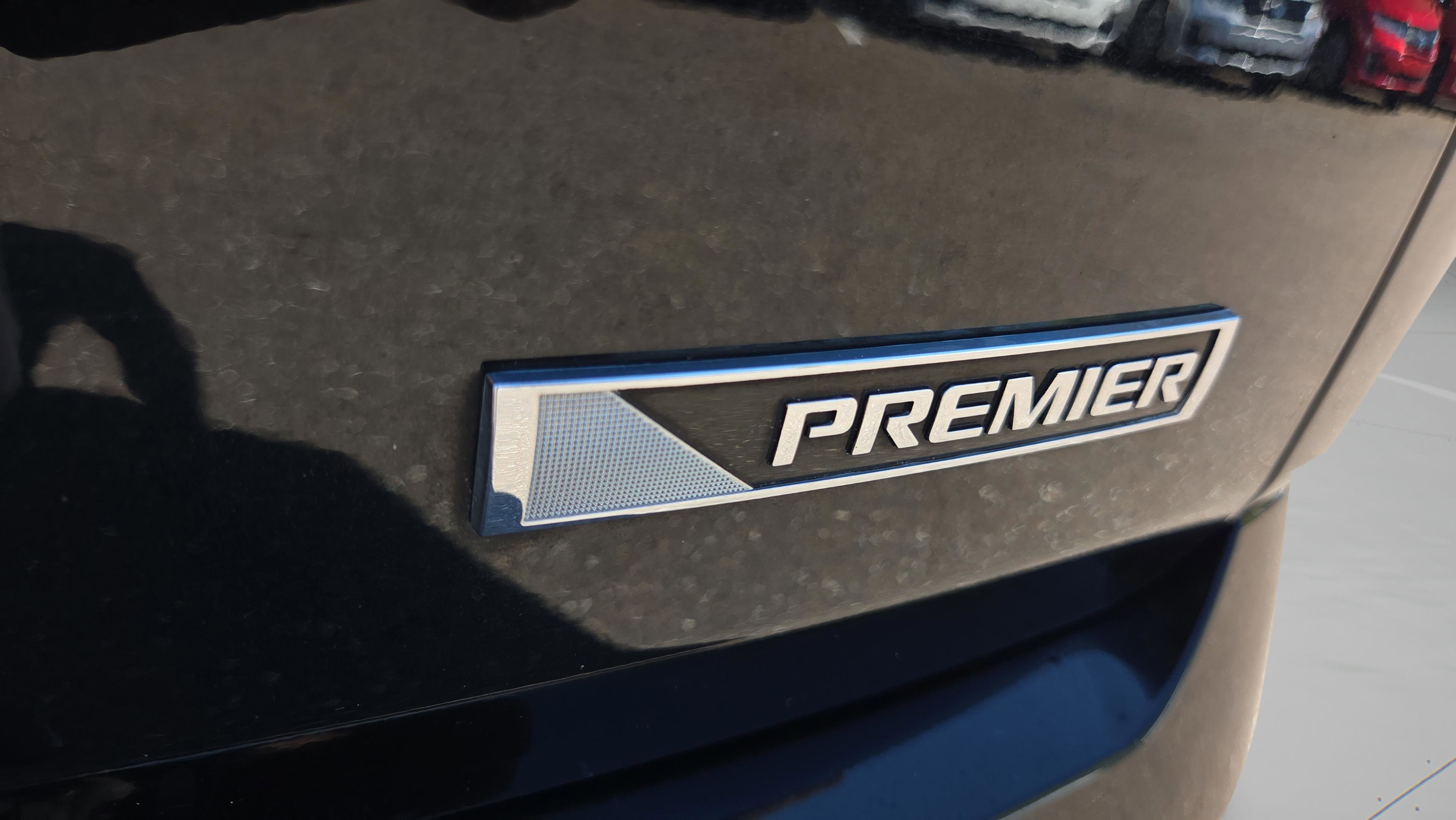 Used 2018 Chevrolet Traverse Premier image 19