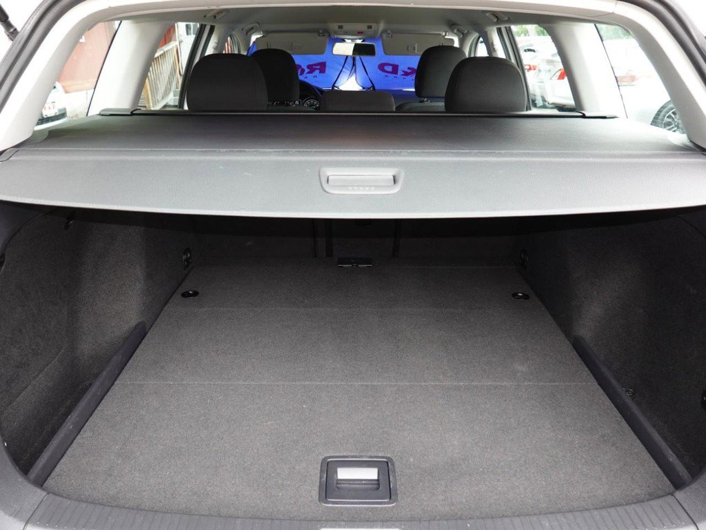 Used 2017 Volkswagen Golf S image 25