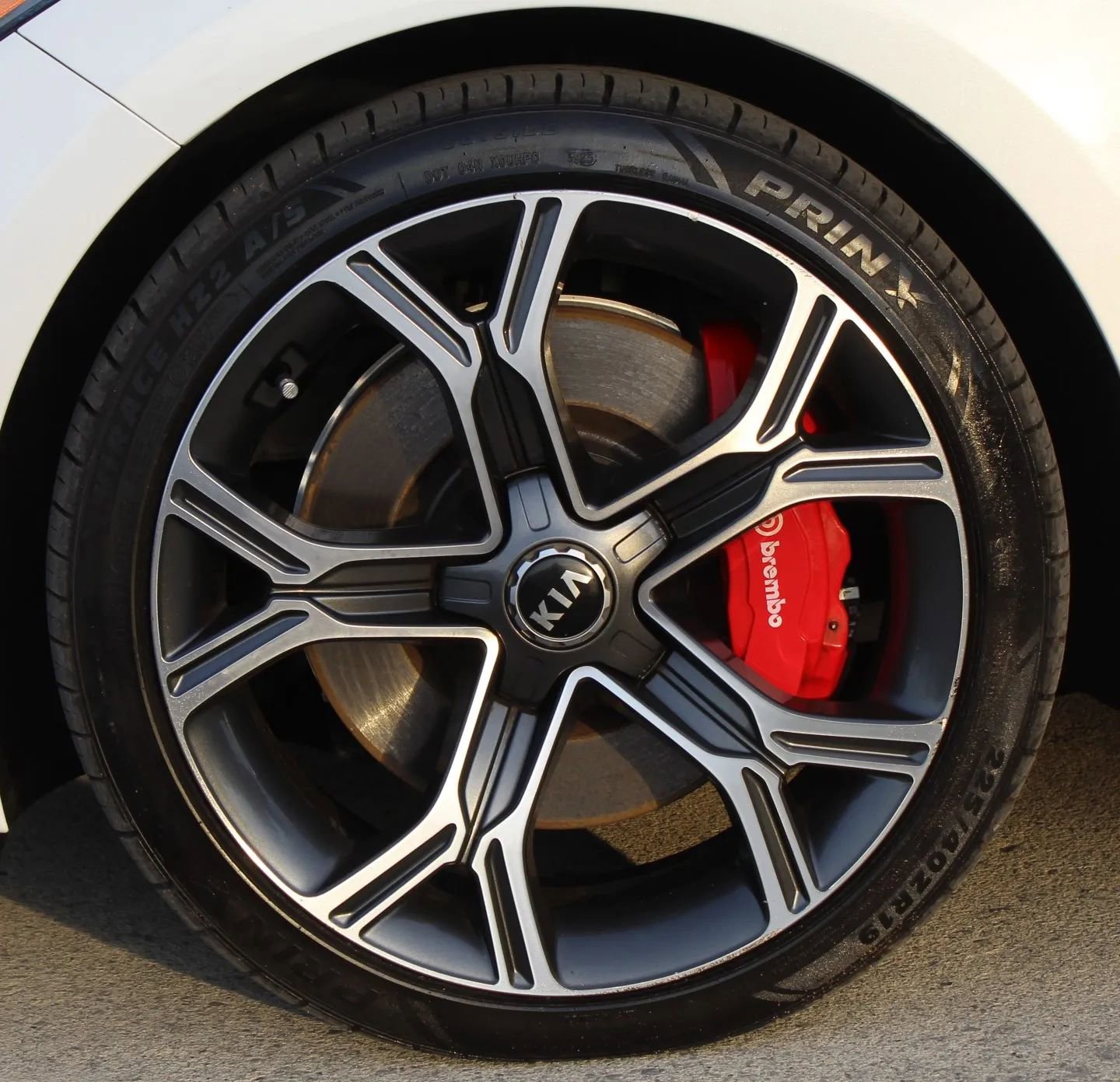 Used 2018 Kia Stinger GT2 RWD image 9