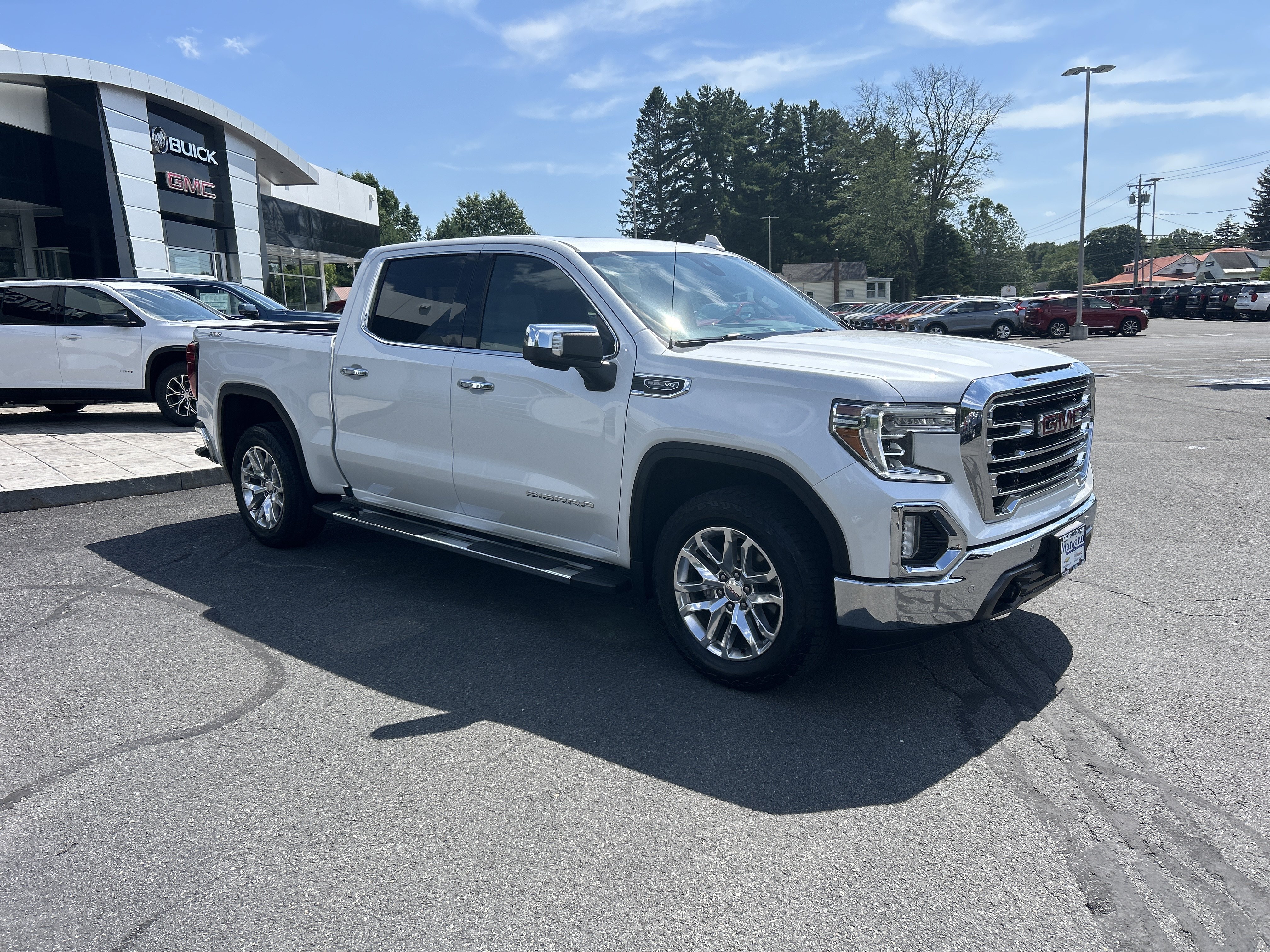 Used 2021 GMC Sierra 1500 SLT w/ SLT Premium Plus Package AWD/4WD image 16