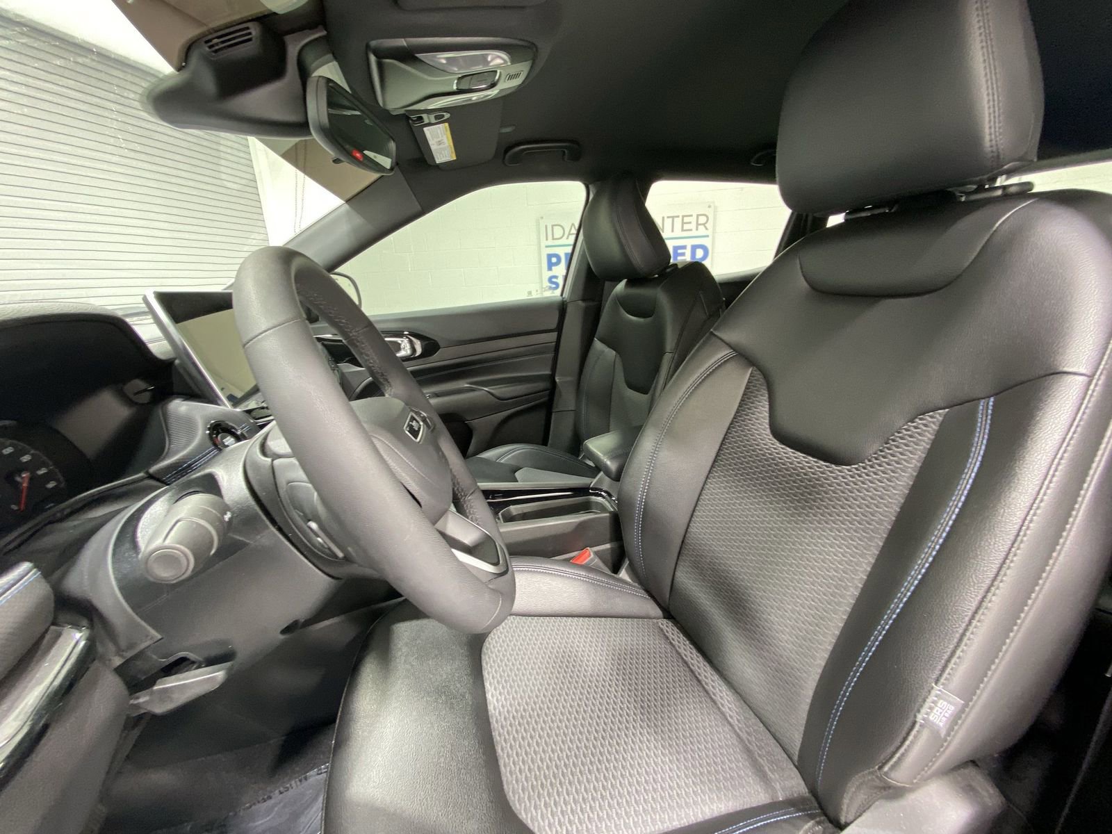 Used 2025 Jeep Compass Latitude w/ Altitude Special Edition image 11